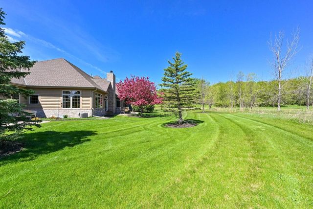 10803 Essex DRIVE, Mequon, WI 53092