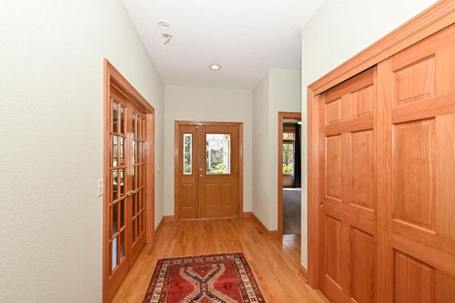 10803 Essex DRIVE, Mequon, WI 53092