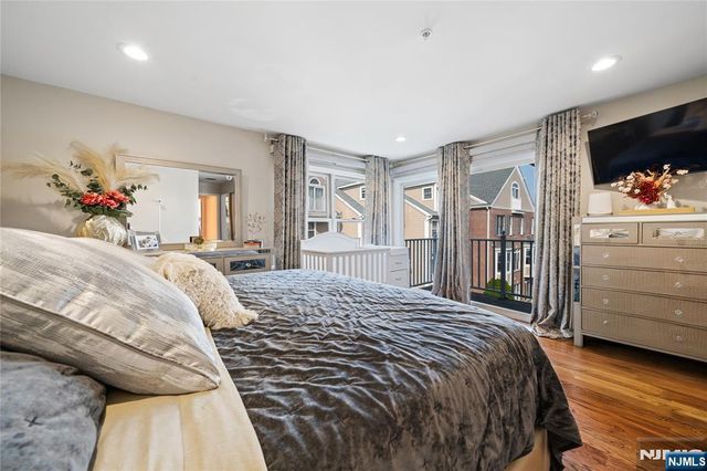 449 Albany Court, West New York, NJ 07093