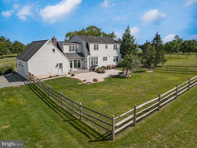144 MIDDLE CREEK RD, Gilbertsville, PA 19525