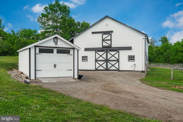 144 MIDDLE CREEK RD, Gilbertsville, PA 19525