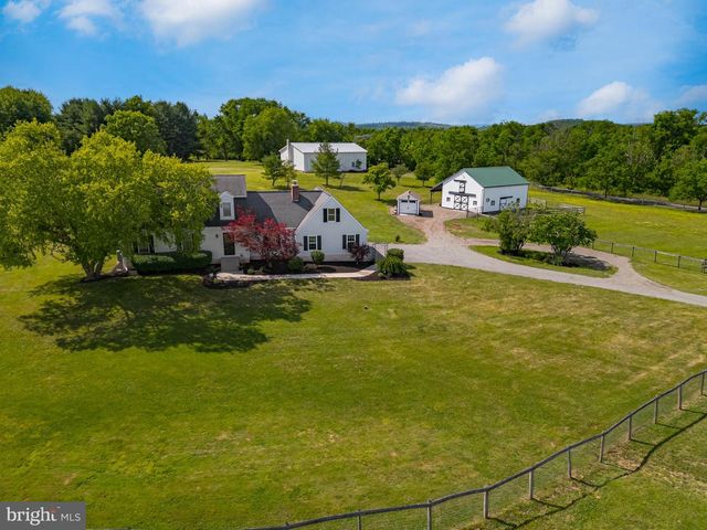 144 MIDDLE CREEK RD, Gilbertsville, PA 19525