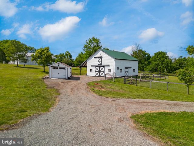 144 MIDDLE CREEK RD, Gilbertsville, PA 19525