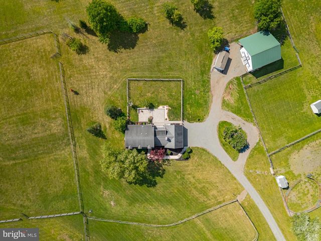 144 MIDDLE CREEK RD, Gilbertsville, PA 19525