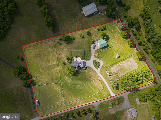 144 MIDDLE CREEK RD, Gilbertsville, PA 19525