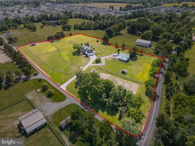 144 MIDDLE CREEK RD, Gilbertsville, PA 19525