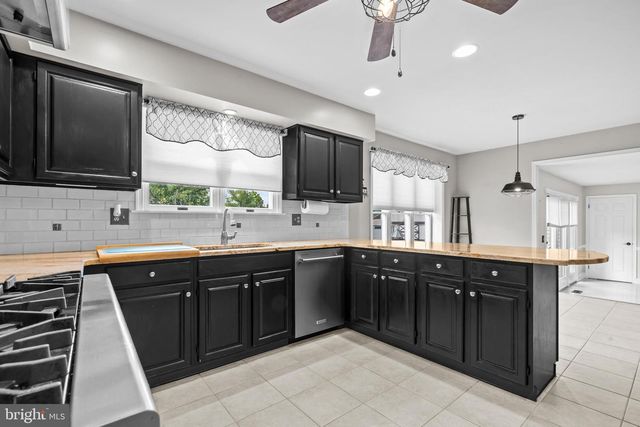144 MIDDLE CREEK RD, Gilbertsville, PA 19525
