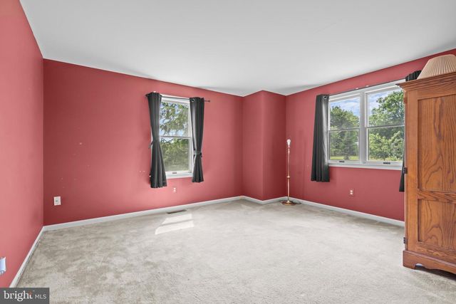 144 MIDDLE CREEK RD, Gilbertsville, PA 19525