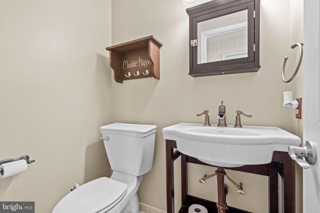 144 MIDDLE CREEK RD, Gilbertsville, PA 19525