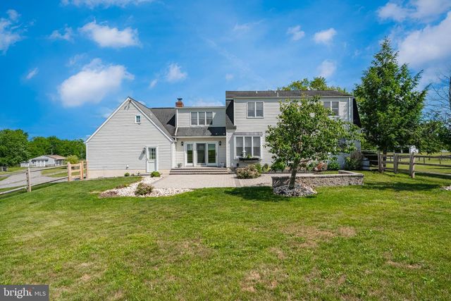 144 MIDDLE CREEK RD, Gilbertsville, PA 19525