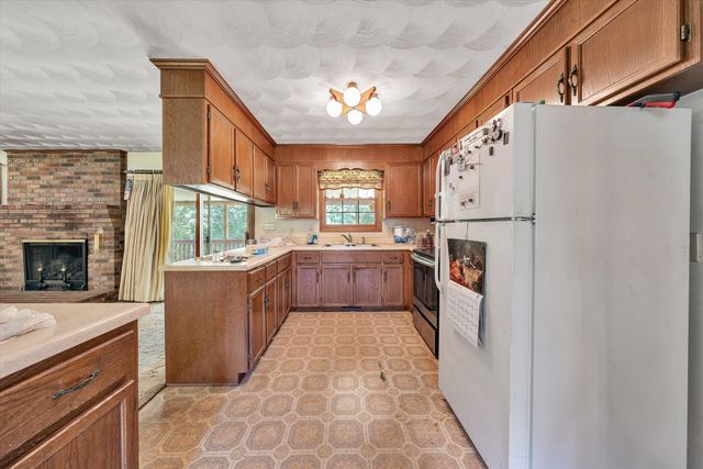111 Pleasure Point DR, Goodview, VA 24095