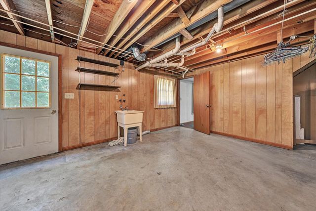 111 Pleasure Point DR, Goodview, VA 24095