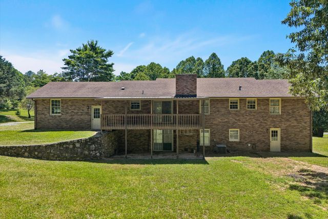 111 Pleasure Point DR, Goodview, VA 24095