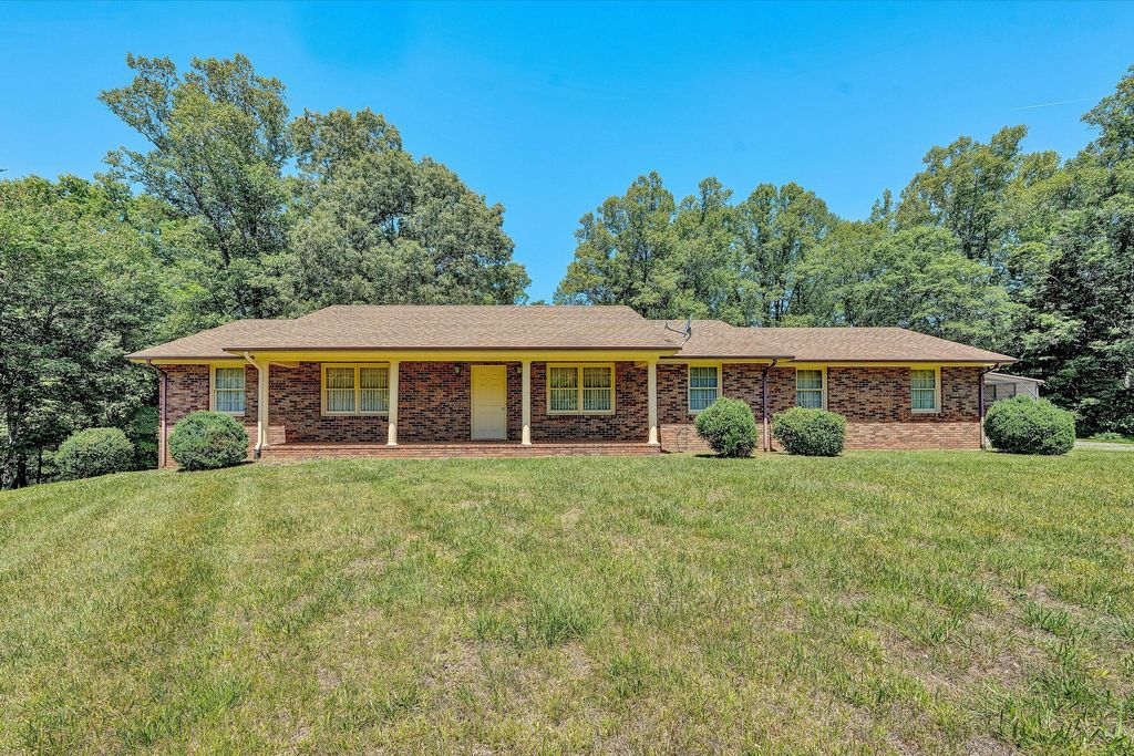 111 Pleasure Point DR, Goodview, VA 24095