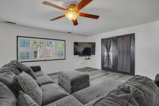 7307 Coral Ln, Stockton, CA 95207