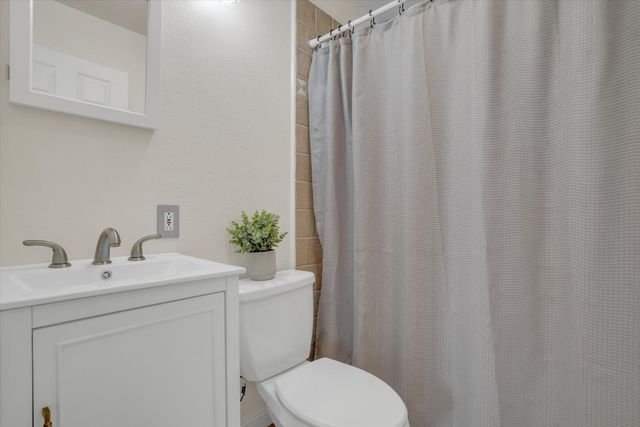 7307 Coral Ln, Stockton, CA 95207