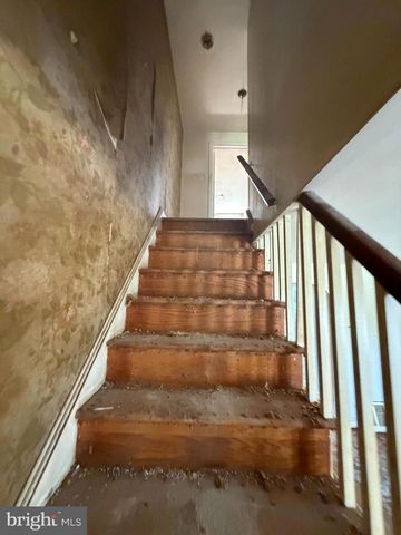 2 ASHBOURNE RD, Darby, PA 19023