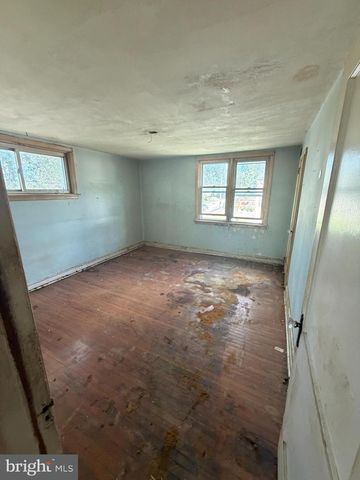 2 ASHBOURNE RD, Darby, PA 19023