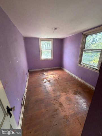 2 ASHBOURNE RD, Darby, PA 19023