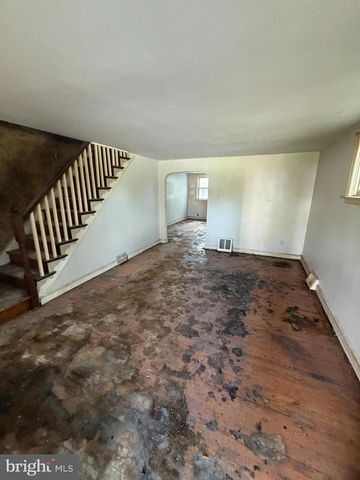 2 ASHBOURNE RD, Darby, PA 19023