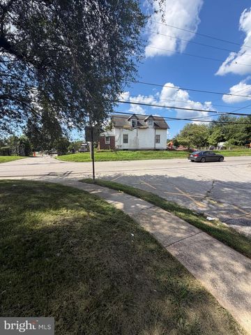 2 ASHBOURNE RD, Darby, PA 19023