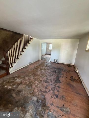 2 ASHBOURNE RD, Darby, PA 19023