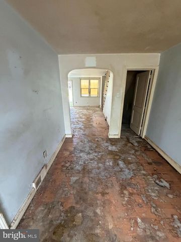 2 ASHBOURNE RD, Darby, PA 19023