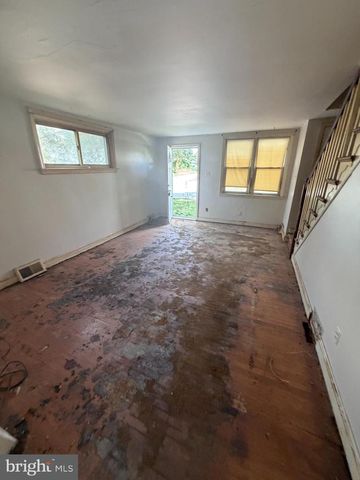 2 ASHBOURNE RD, Darby, PA 19023