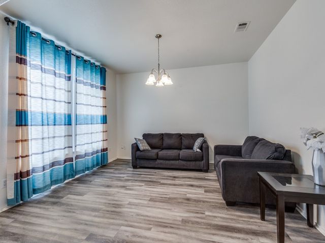 6701 Kinross Drive, Arlington, TX 76002