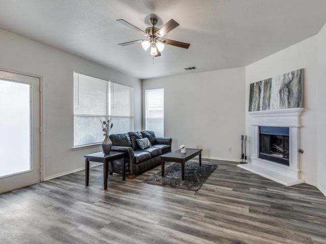 6701 Kinross Drive, Arlington, TX 76002