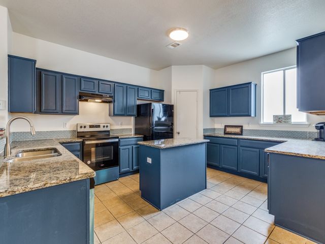 6701 Kinross Drive, Arlington, TX 76002