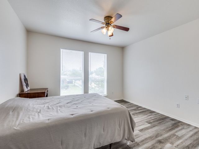 6701 Kinross Drive, Arlington, TX 76002