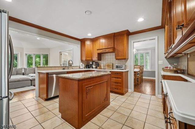 9 Coleridge Rd, Millburn Twp., NJ 07078