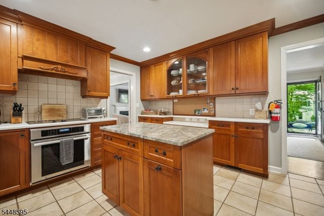 9 Coleridge Rd, Millburn Twp., NJ 07078