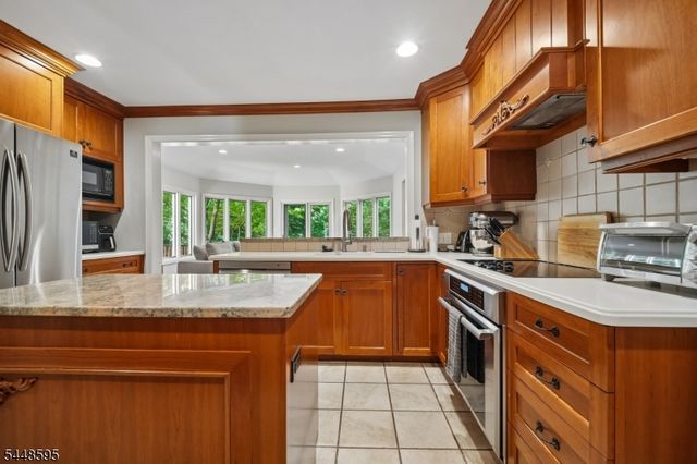 9 Coleridge Rd, Millburn Twp., NJ 07078