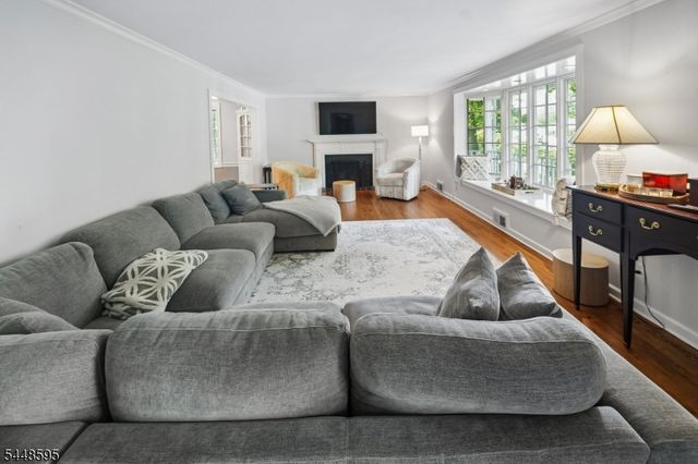 9 Coleridge Rd, Millburn Twp., NJ 07078
