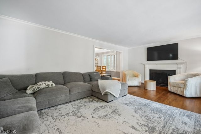 9 Coleridge Rd, Millburn Twp., NJ 07078