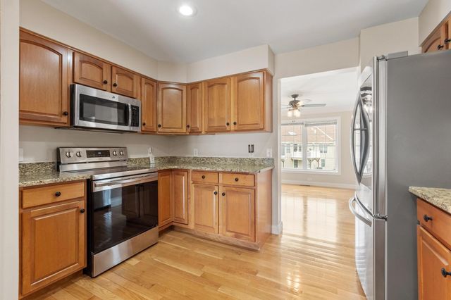 63 Hillside Village Dr 63, West Boylston, MA 01583