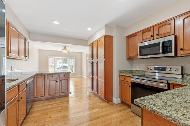 63 Hillside Village Dr 63, West Boylston, MA 01583