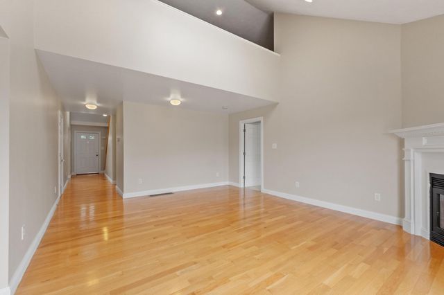63 Hillside Village Dr 63, West Boylston, MA 01583
