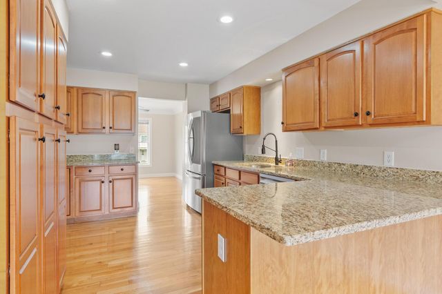 63 Hillside Village Dr 63, West Boylston, MA 01583
