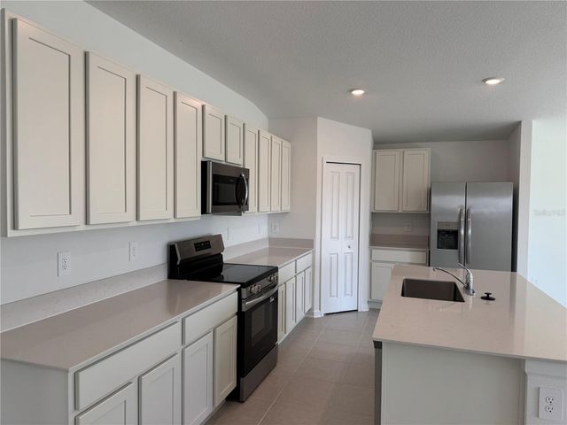 2061 LASSO LOOP, Eagle Lake, FL 33839