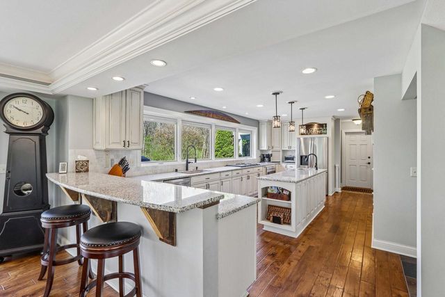 933 Elmwood Way COURT, Hubertus, WI 53033