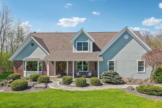 933 Elmwood Way COURT, Hubertus, WI 53033