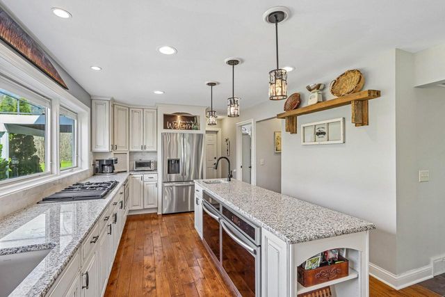 933 Elmwood Way COURT, Hubertus, WI 53033