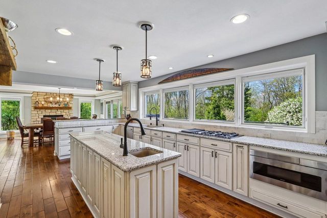 933 Elmwood Way COURT, Hubertus, WI 53033