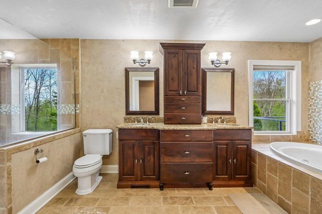 933 Elmwood Way COURT, Hubertus, WI 53033