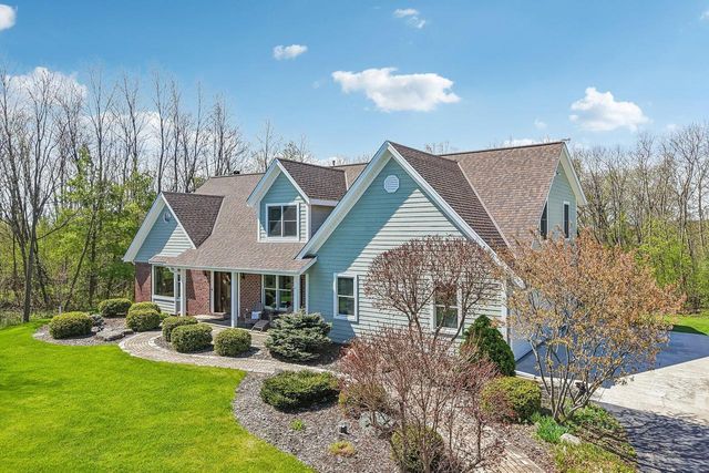 933 Elmwood Way COURT, Hubertus, WI 53033