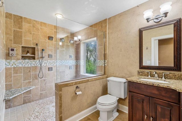 933 Elmwood Way COURT, Hubertus, WI 53033