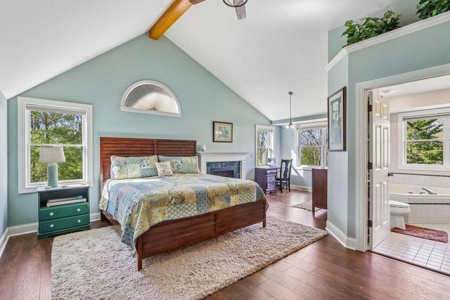 933 Elmwood Way COURT, Hubertus, WI 53033